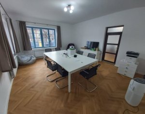 Casa recent renovata, ideal birouri, Andrei Muresanu