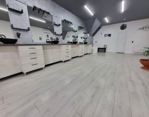 Spatiu comercial complet echipat