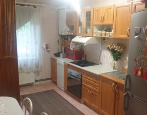Apartament 3 camere, zona Titulescu-Centru. 