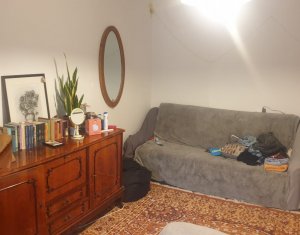 Apartament 3 camere, zona Titulescu-Centru. 