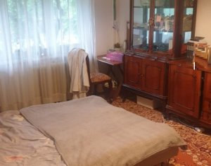 Apartament 3 camere, zona Titulescu-Centru. 