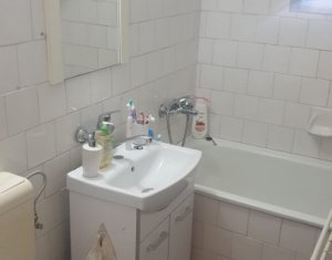Apartament 3 camere, zona Titulescu-Centru. 