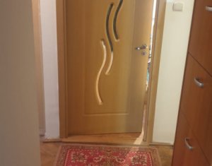 Apartament 3 camere, zona Titulescu-Centru. 