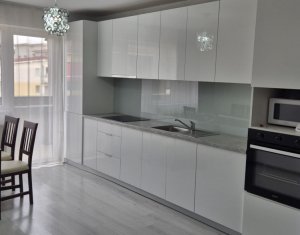 Apartament cu doua dormitoare, parcare proprie, mobilat si utliat