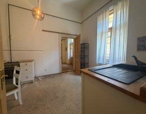 Apartament 2 camere, situat în zona centrală