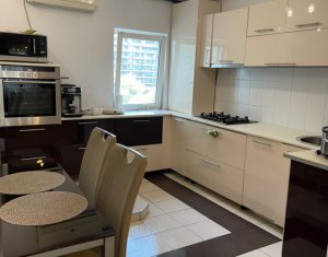 Apartament 4 camere in zona Plopilor 
